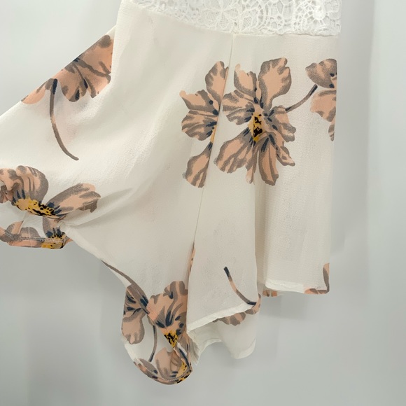 Floral and lace romper - Picture 4 of 7